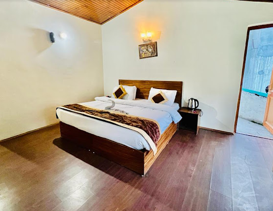 Hotel silverland   Manali  Simsa, Simsa Village | King Room With Balcony